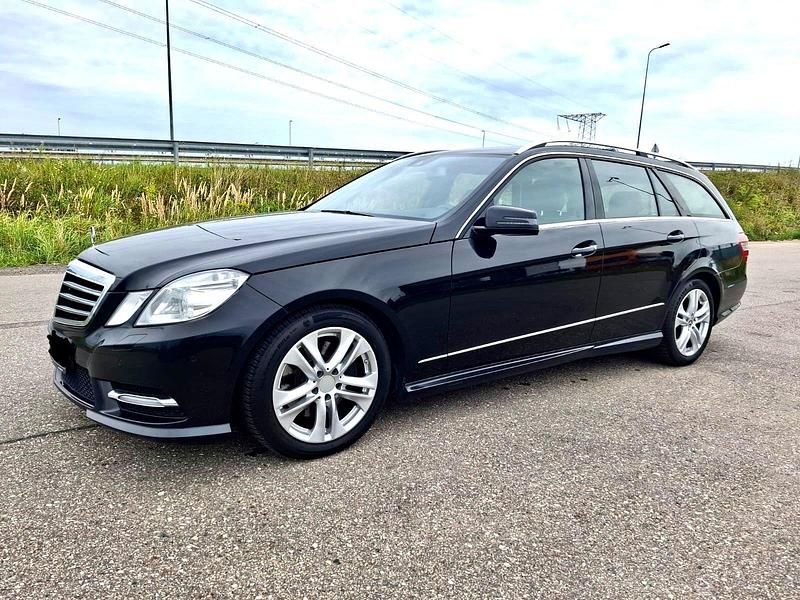 Schwarz Gebraucht 2013 Mercedes E220 Avantgarde Kombi | 9.500 € (Teuer) - Bild 1/4