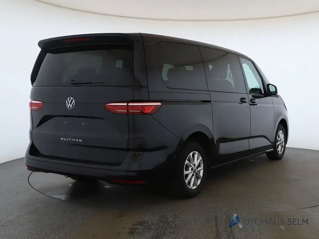 Gebraucht VW Multivan Life 150 PS (110 kW) 2025 Schwarz Van / Kleinbus