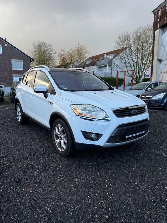 Weiß Gebraucht 2012 Ford Kuga Champions Edition SUV | 8.500 € (Fairer Preis) - Bild 1/4