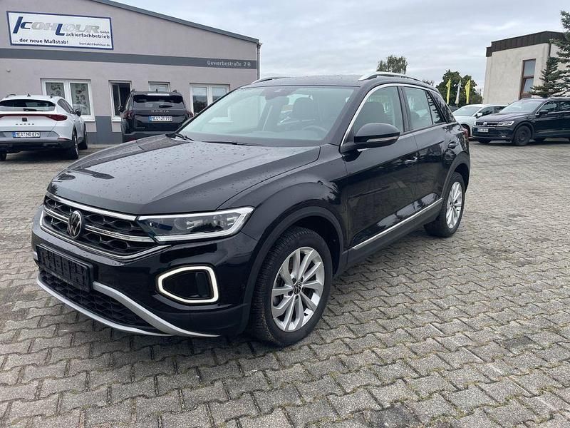 Gebraucht VW T-Roc Style 150 PS (110 kW) 2023 Deep black pearlescent (metallic) SUV