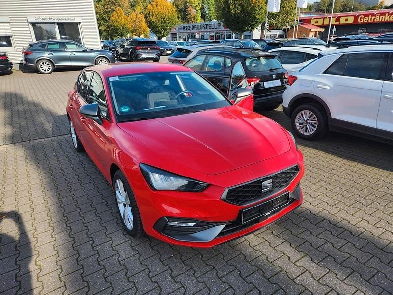 Rot Gebraucht 2021 Seat Leon FR Limousine | 17.999 € (Superpreis) - Bild 1/4