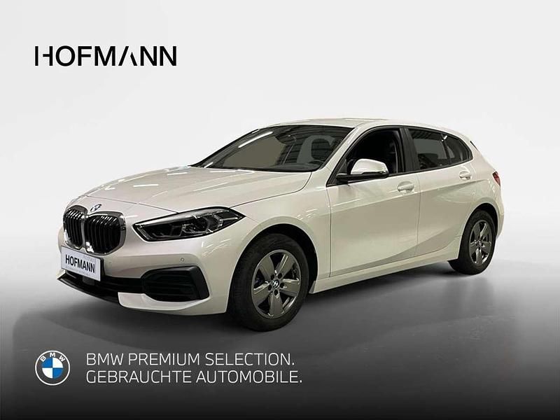 Mineralweiß metallic Gebraucht 2022 BMW 118 Advantage Kleinwagen | 23.505 € (Fairer Preis) - Bild 1/3