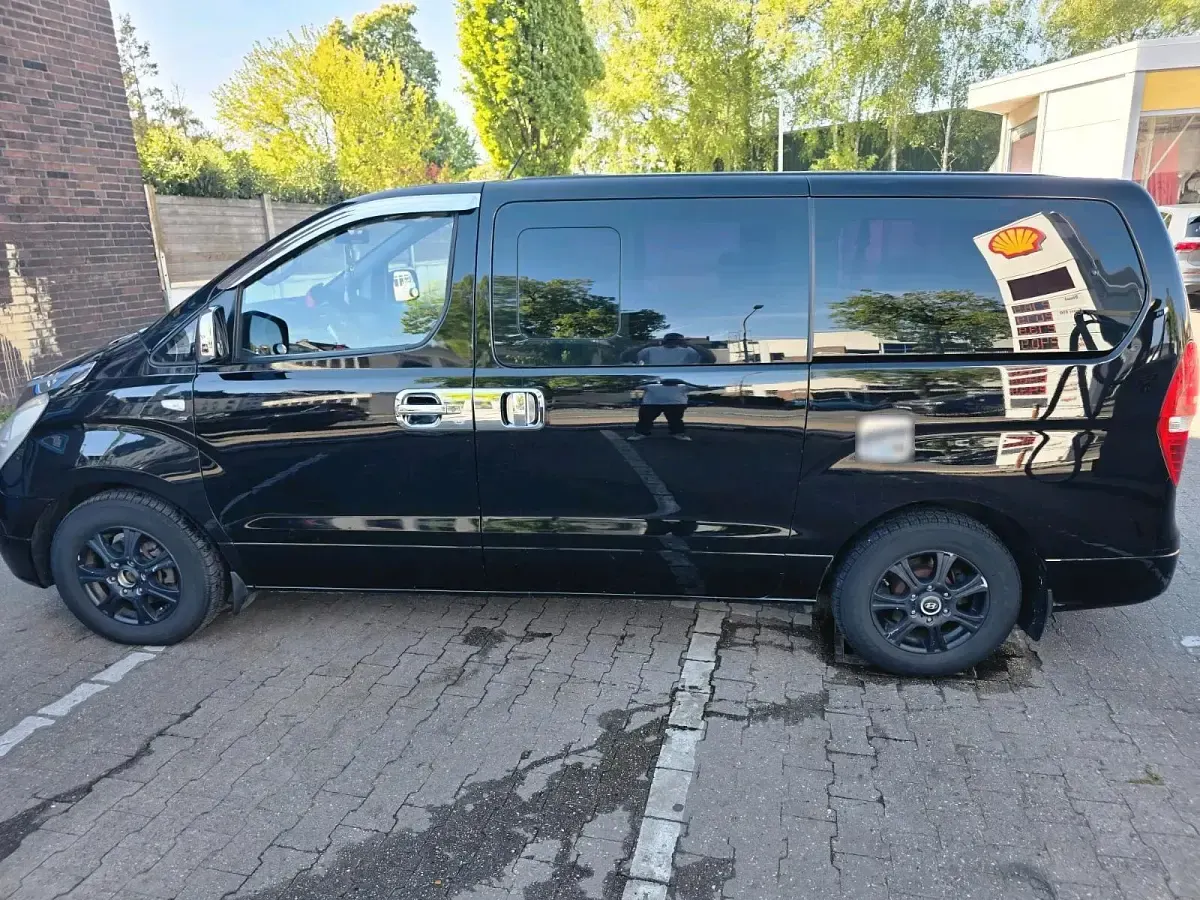 Gebraucht Hyundai H-1 170 PS (125 kW) 2012 Schwarz Van / Kleinbus