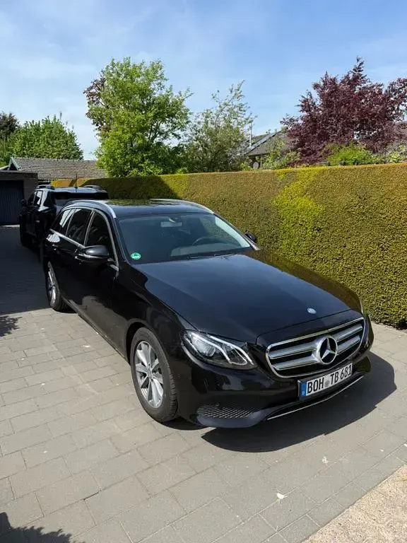 Gebraucht Mercedes E220 194 PS (142 kW) 2016 Schwarz Limousine