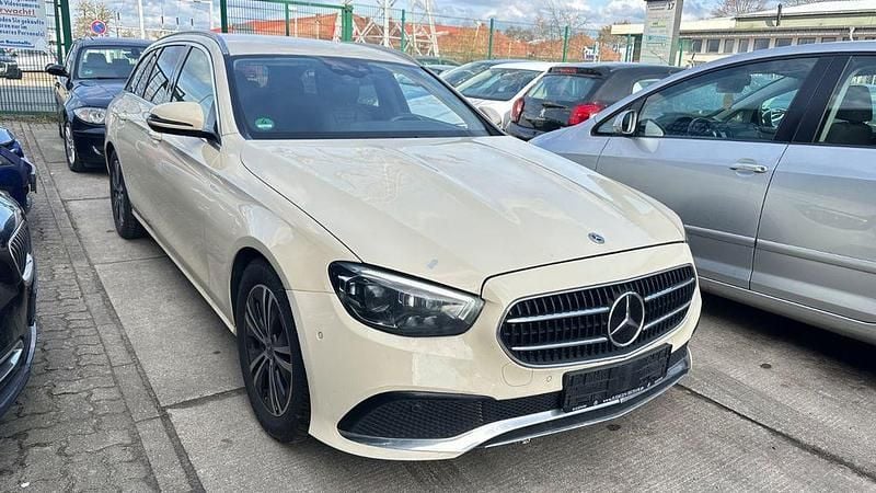 Gebraucht Mercedes E220 194 PS (142 kW) 2020 Kombi