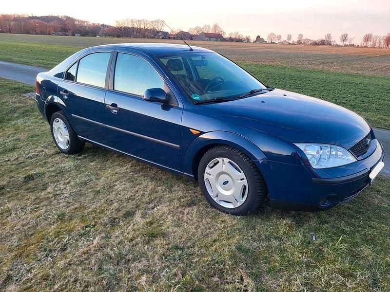 Gebraucht Ford Mondeo Ambiente 145 PS (106 kW) 2001 Blau Limousine