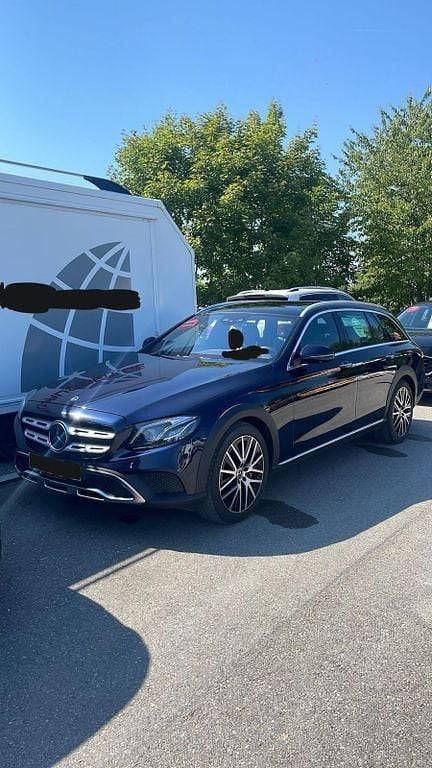 Blau Gebraucht 2020 Mercedes E400 Limousine | 42.000 € (Teuer) - Bild 1/4