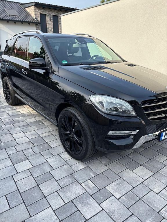 Gebraucht Mercedes ML350 258 PS (189 kW) 2012 Schwarz SUV