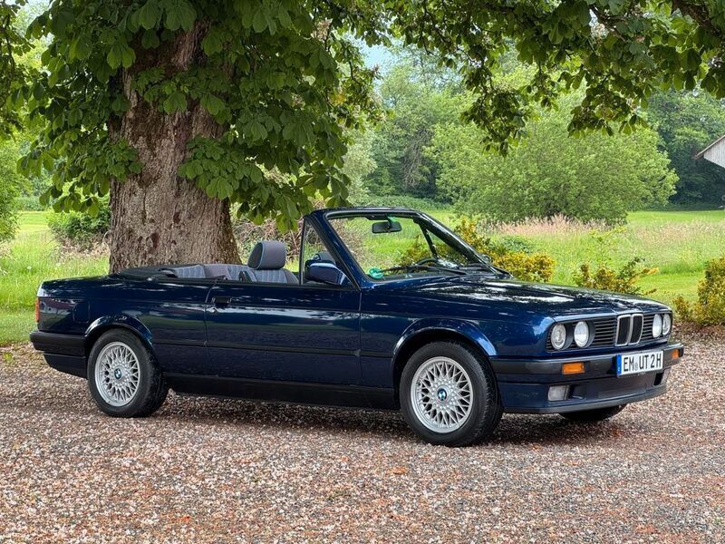 Blau Gebraucht 1993 BMW 318 Cabriolet Sport Line Cabrio | 19.790 € - Bild 1/4