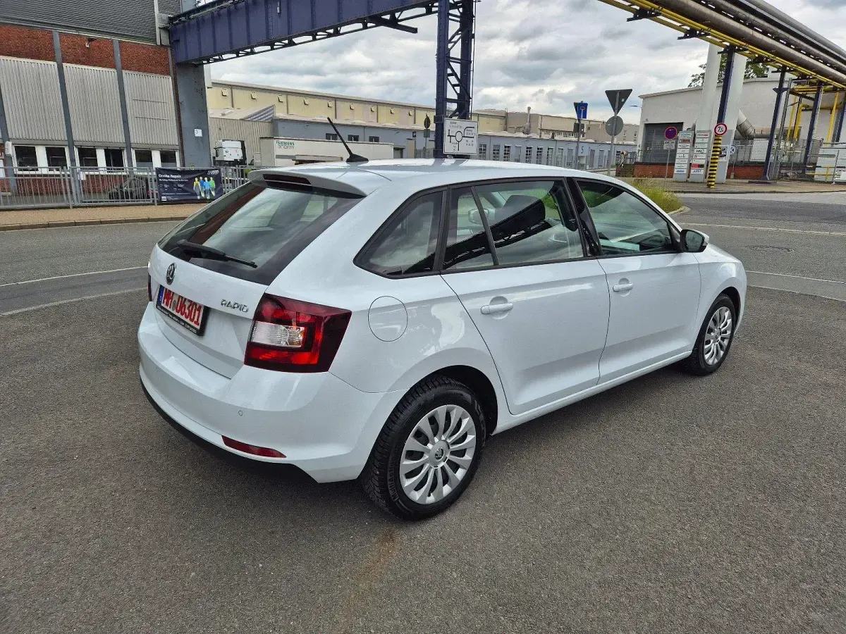 Gebraucht Skoda Rapid 95 PS (69 kW) 2018 Weiß Kleinwagen