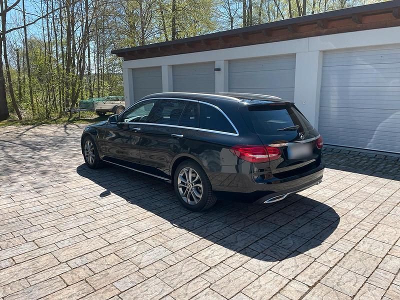 Gebraucht Mercedes C220 Avantgarde 170 PS (125 kW) 2017 Schwarz Kombi