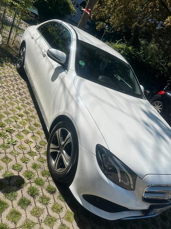 Weiß Gebraucht 2018 Mercedes E200 Limousine | 18.000 € (Superpreis) - Bild 1/4
