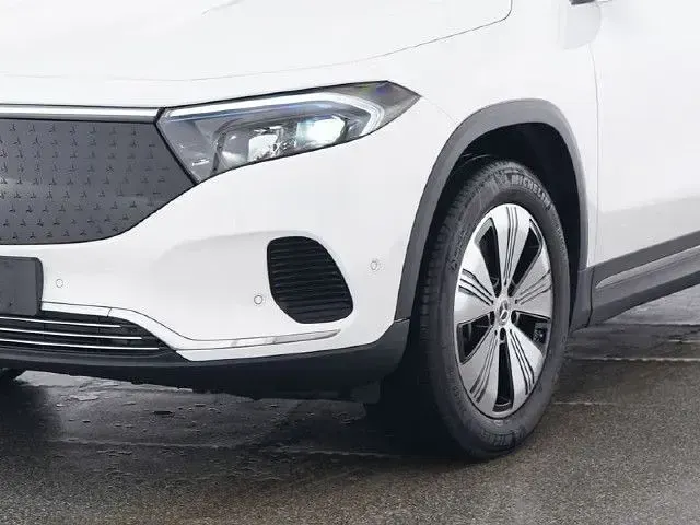 Gebraucht Mercedes EQA300 Progressive 167 kW (228 PS) 2024 Weiß SUV