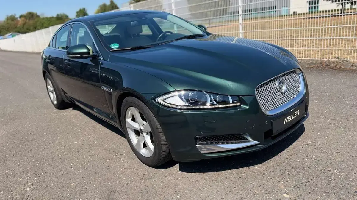 Gebraucht Jaguar XF 190 PS (139 kW) 2012 Taiga green Limousine