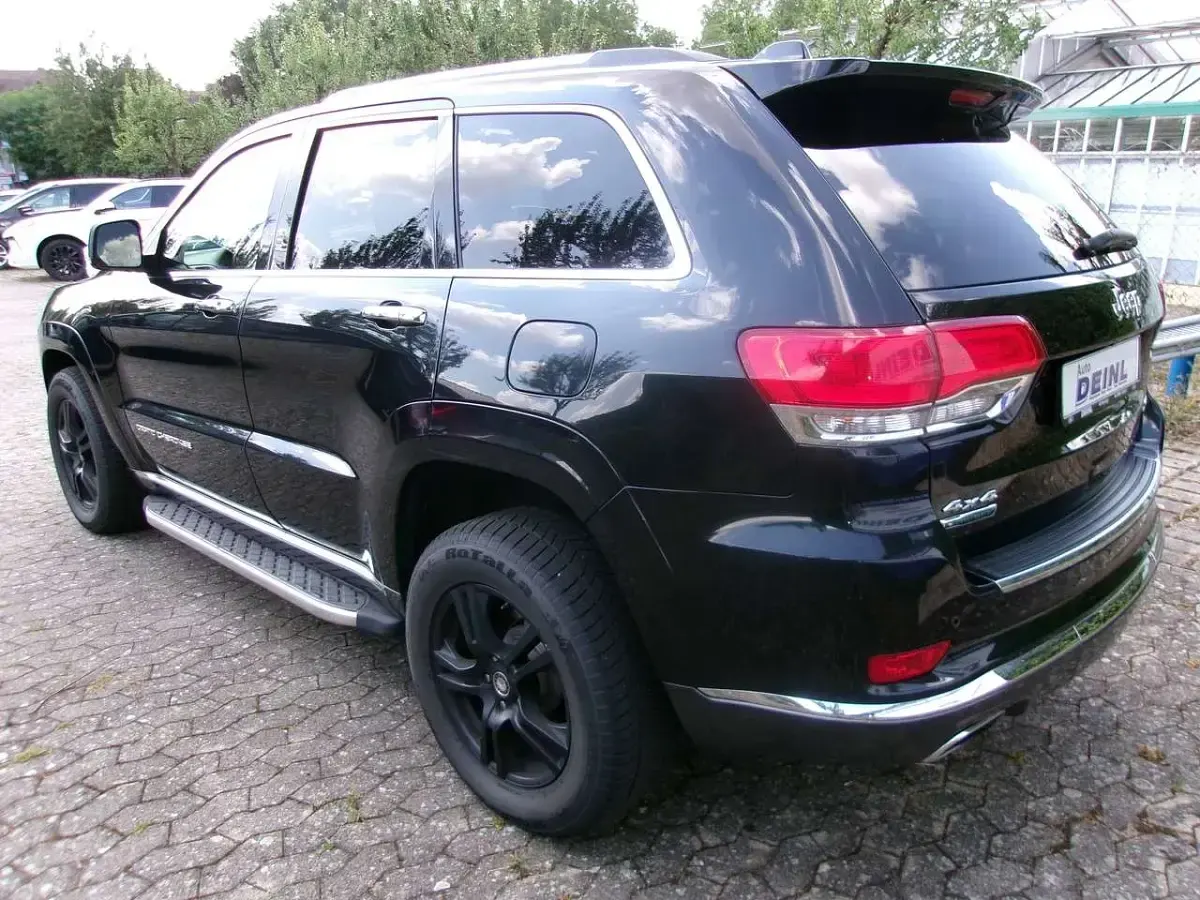 Gebraucht Jeep Grand Cherokee Summit 250 PS (183 kW) 2016 Brilliant black crystal pearl SUV