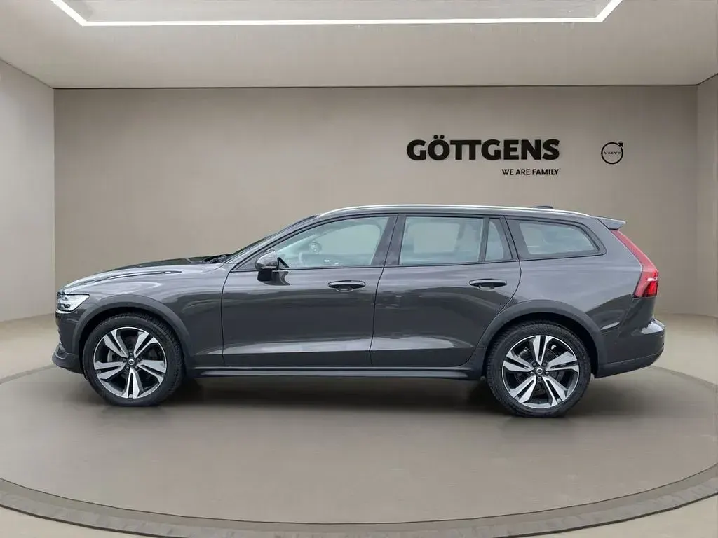 Gebraucht Volvo V60 CC Plus 197 PS (144 kW) 2023 Grau Kombi