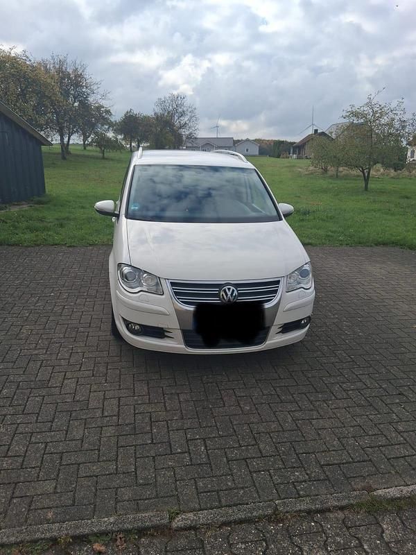 Weiß Gebraucht 2010 VW Touran Van / Kleinbus | 6.000 € (Guter Preis) - Bild 1/4