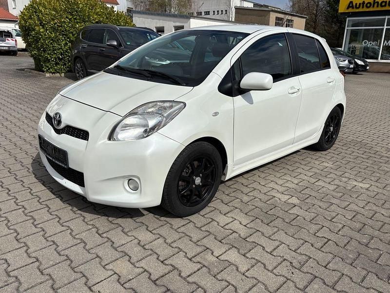 Gebraucht Toyota Yaris 133 PS (97 kW) 2010 Weiß Kleinwagen