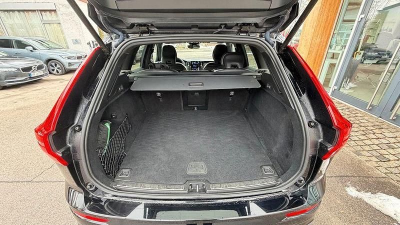 Gebraucht Volvo XC60 Plus 197 PS (144 kW) 2023 Schwarz SUV