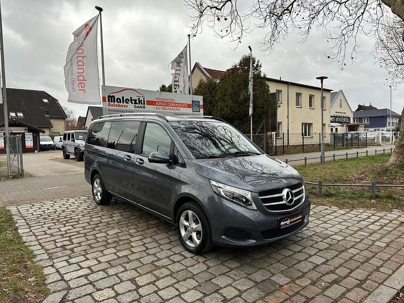 Grau Gebraucht 2017 Mercedes V250 Edition Van / Kleinbus | 35.950 € (Fairer Preis) - Bild 1/4