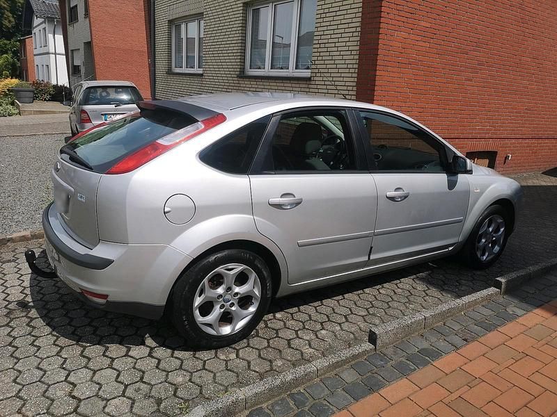 Second-hand Ford Focus 80 CP (58 kW) 2007 Argintiu Hatchback