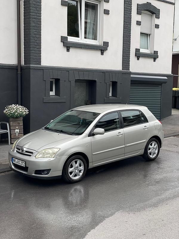 Grau Gebraucht 2004 Toyota Corolla Kleinwagen | 2.950 € (Guter Preis) - Bild 1/4