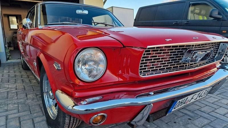 Rot Gebraucht 1966 Ford Mustang Coupé | 21.000 € - Bild 1/4