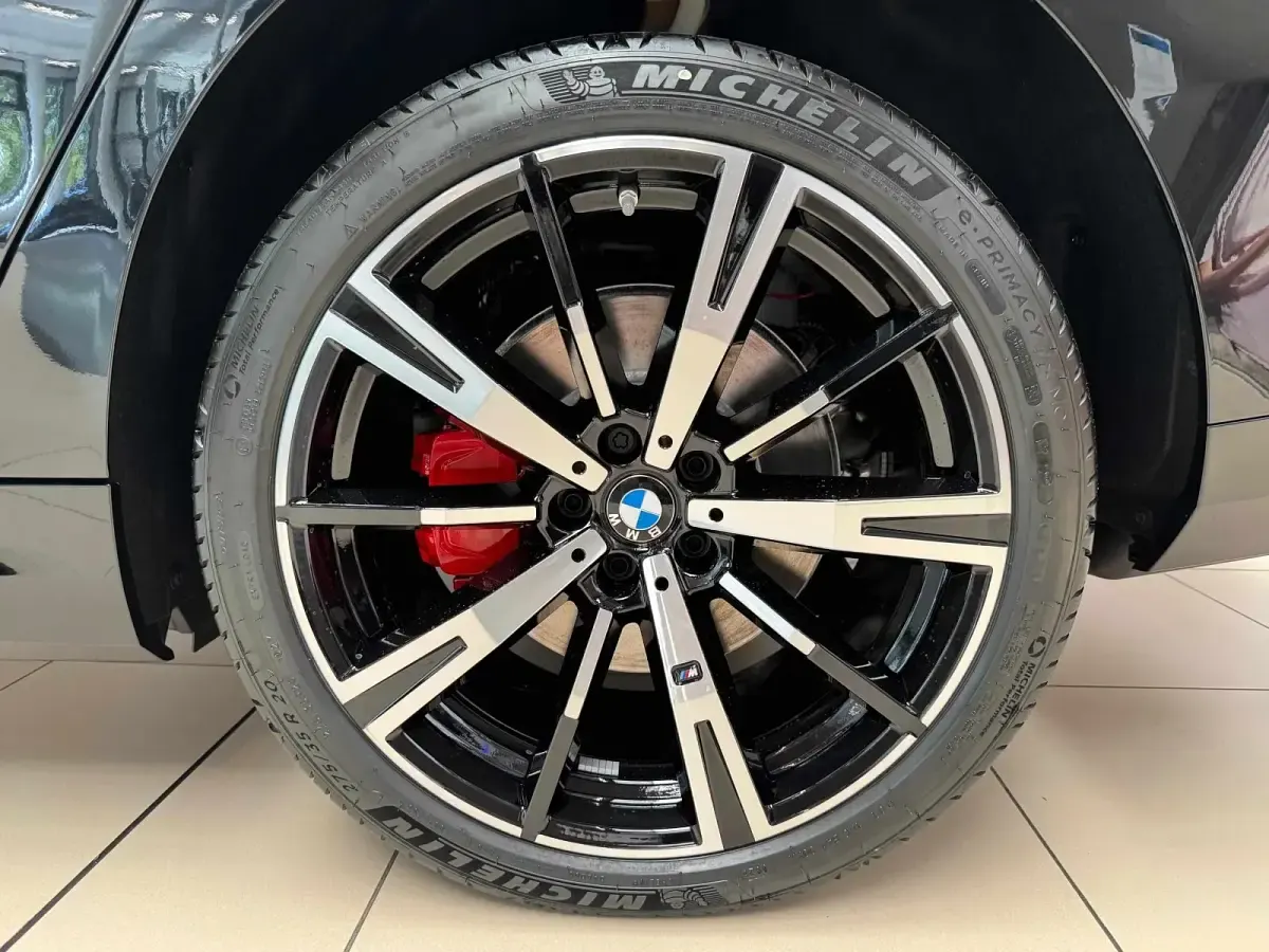 Gebraucht BMW i5 M Sport 289 kW (394 PS) 2025 Schwarz Limousine