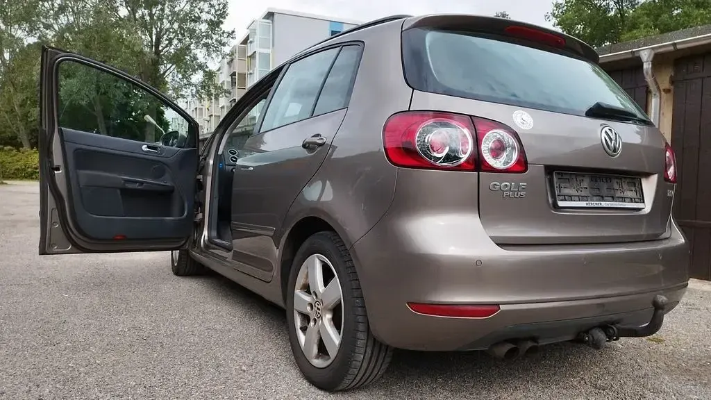 Gebraucht VW Golf Plus Cross Comfortline 122 PS (89 kW) 2011 Beige Van / Kleinbus