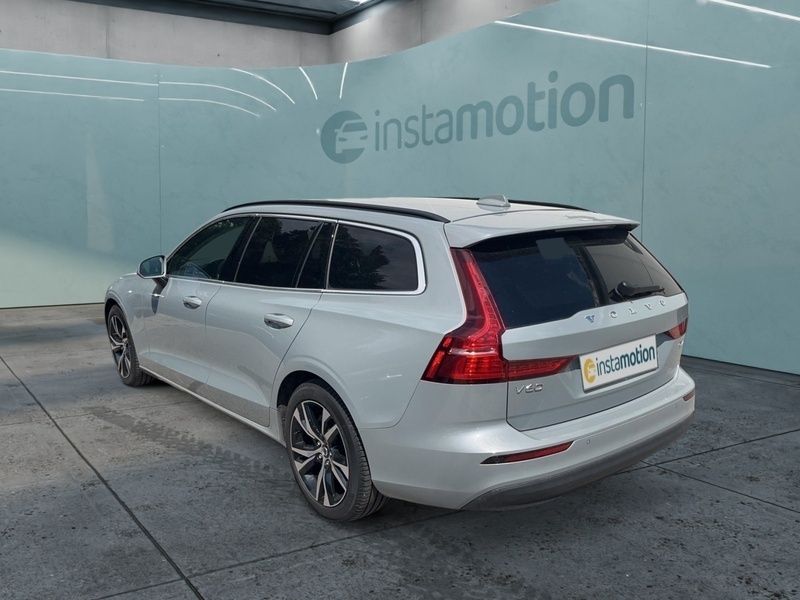 Gebraucht Volvo V60 Core 197 PS (144 kW) 2023 Grau Kombi