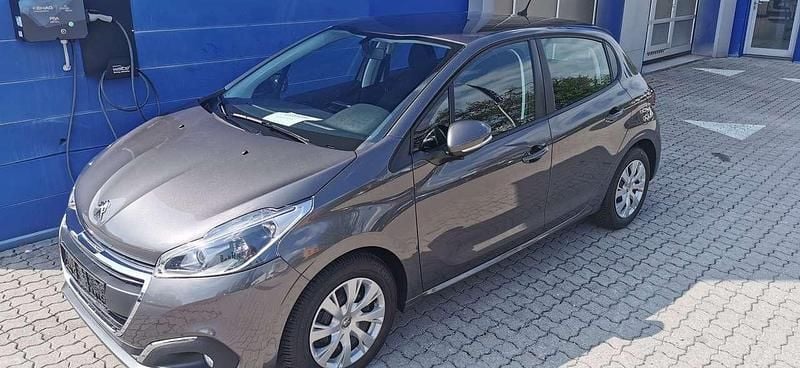 Grau Gebraucht 2019 Peugeot 208 Kleinwagen | 8.800 € (Guter Preis) - Bild 1/4