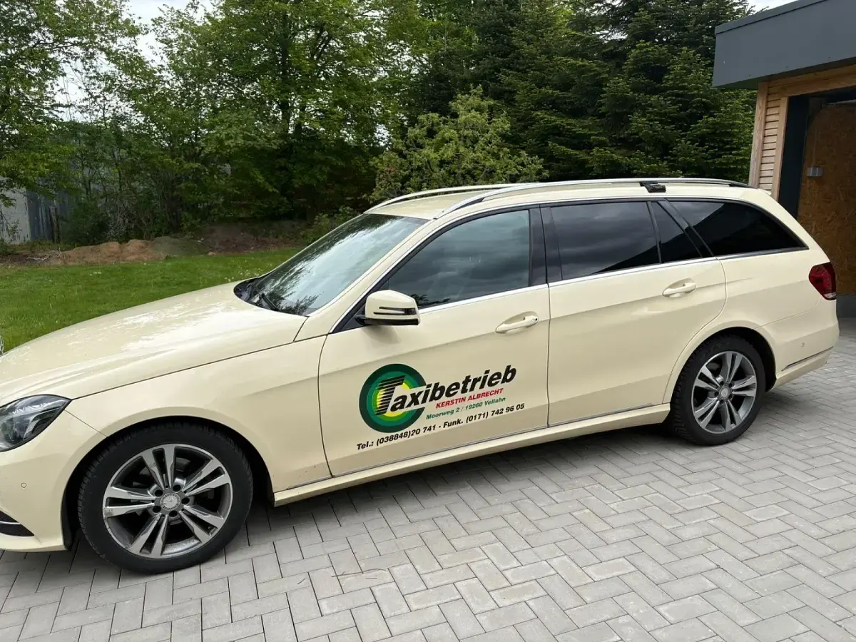 Gebraucht Mercedes E220 Edition 170 PS (125 kW) 2014 Gelb Kombi