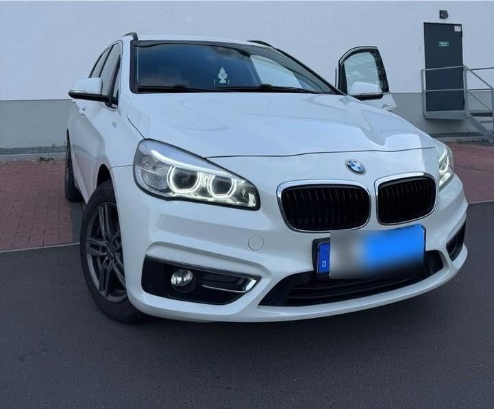 Weiß Gebraucht 2017 BMW 218 Active Tourer Van / Kleinbus | 15.900 € (Etwas zu teuer) - Bild 1/1
