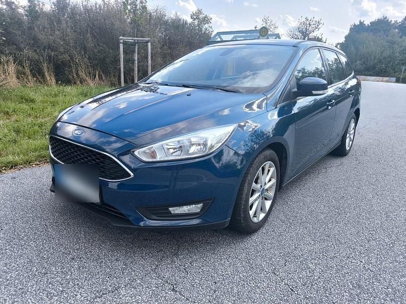 Blau Gebraucht 2014 Ford Focus Ambiente Kombi | 6.200 € (Fairer Preis) - Bild 1/4