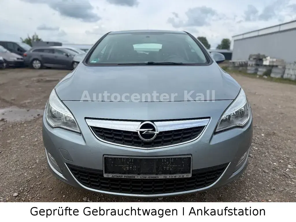 Gebraucht Opel Astra Edition 87 PS (63 kW) 2012 Silber Limousine
