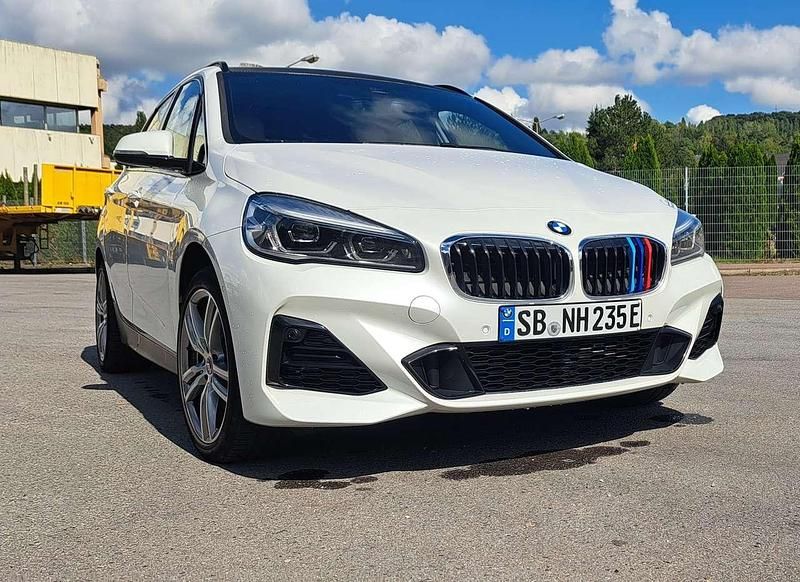 Weiß Gebraucht 2018 BMW 225 Active Tourer iPerformance Van / Kleinbus | 15.900 € (Guter Preis) - Bild 1/4