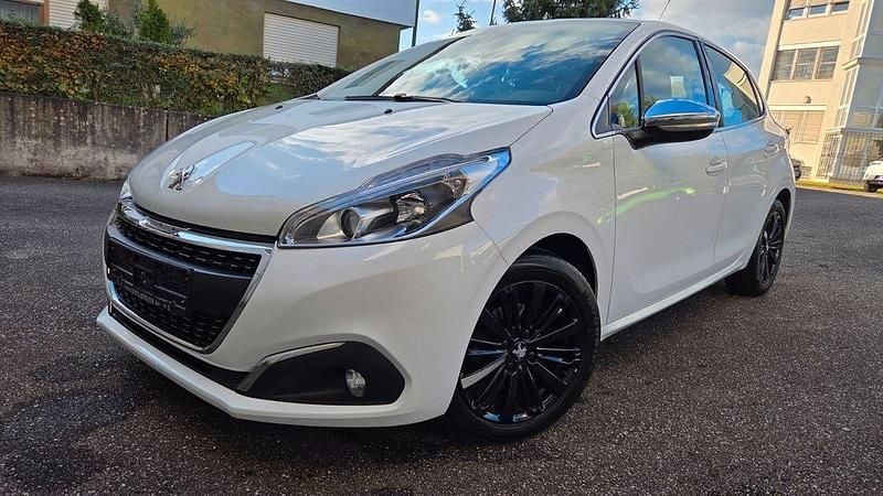 Weiß Gebraucht 2017 Peugeot 208 Allure Kleinwagen | 7.999 € (Guter Preis) - Bild 1/4