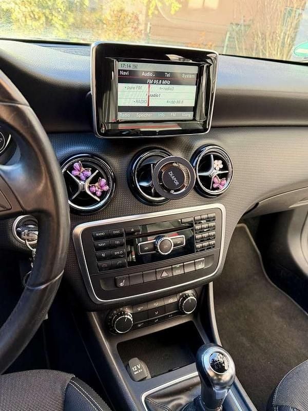 Gebraucht Mercedes A180 122 PS (89 kW) 2013 Schwarz Kleinwagen