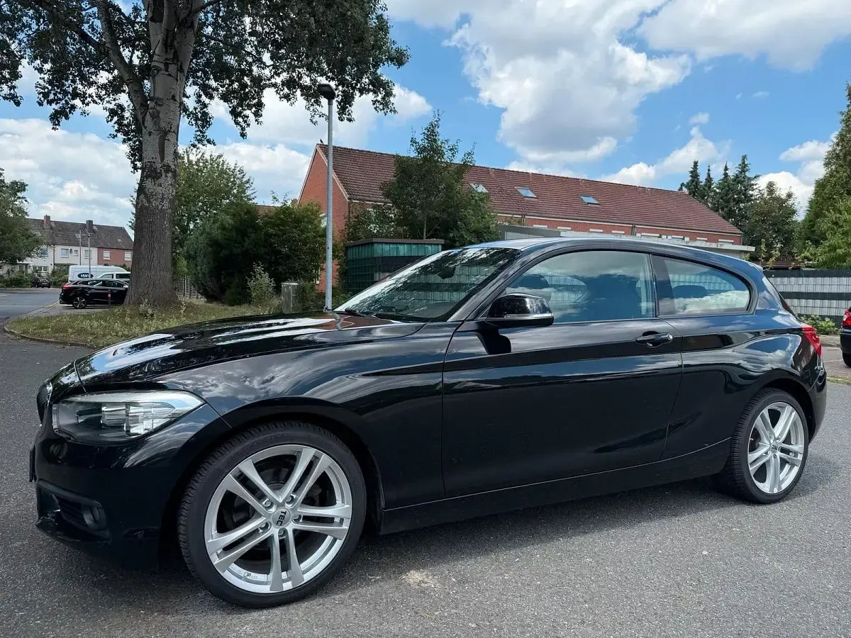 Gebraucht BMW 116 109 PS (80 kW) 2015 Schwarz Kleinwagen