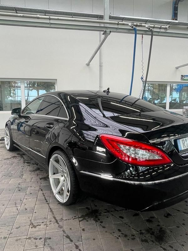 Schwarz Gebraucht 2011 Mercedes CLS350 Coupé | 17.900 € (Guter Preis) - Bild 1/4