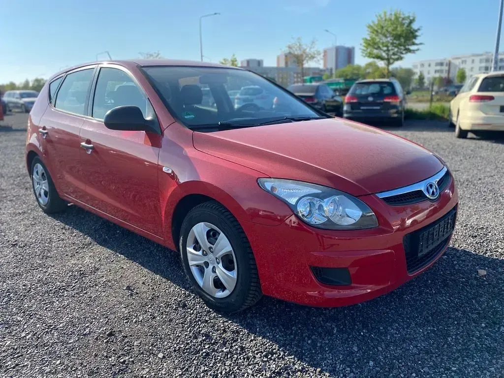 Gebraucht Hyundai i30 Classic 109 PS (80 kW) 2010 Rot Limousine