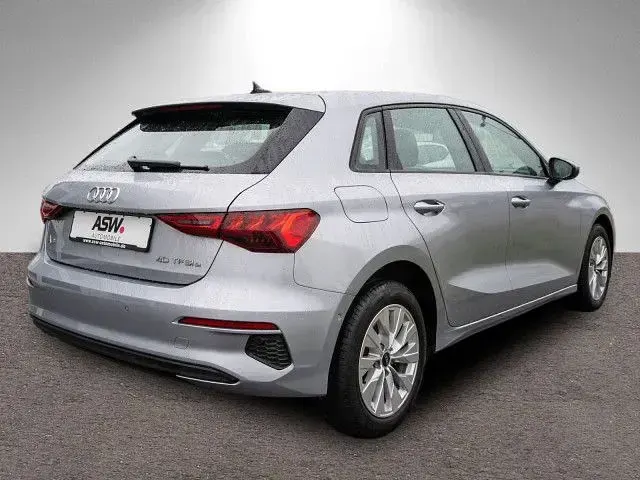 Gebraucht Audi A3 Sportback e-tron 204 PS (150 kW) 2022 Florettsilber metallic Kleinwagen