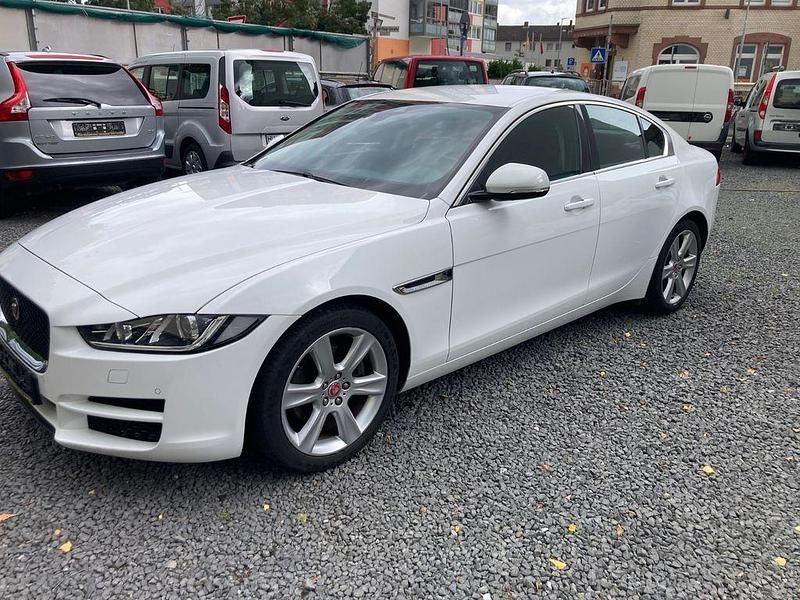 Gebraucht Jaguar XE Prestige 179 PS (131 kW) 2016 Weiß Limousine