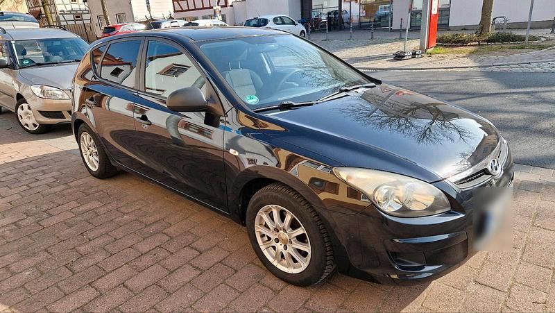 Gebraucht Hyundai i30 109 PS (80 kW) 2009 Schwarz Kleinwagen