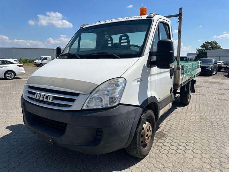 Weiß Gebraucht 2009 Iveco Daily Van / Kleinbus | 5.990 € (Fairer Preis) - Bild 1/4