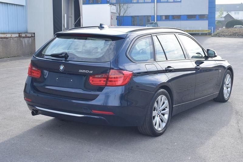 Gebraucht BMW 320 184 PS (135 kW) 2013 Blau Kombi