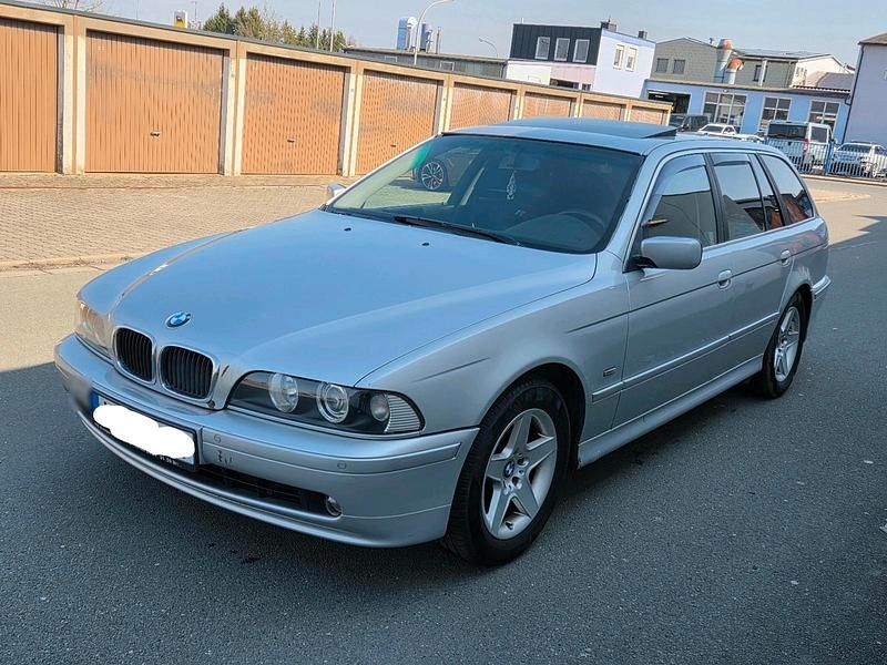 Gebraucht BMW 530 193 PS (141 kW) 2001 Silber Kombi