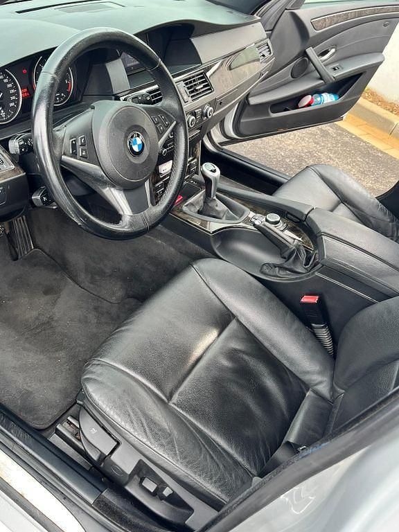 Gebraucht BMW 525 197 PS (144 kW) 2009 Silber Kombi