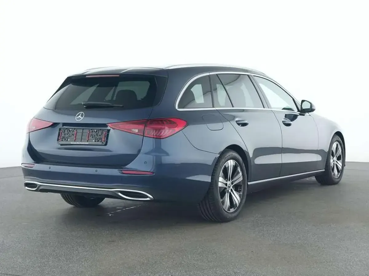 Gebraucht Mercedes C180 170 PS (125 kW) 2025 Metalliclack sodalithblau Kombi