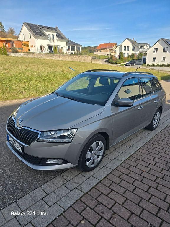 Grau Gebraucht 2018 Skoda Fabia Kombi | 7.999 € (Fairer Preis) - Bild 1/4